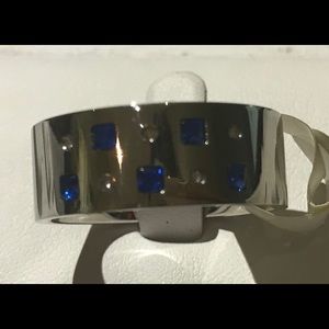 Beautiful ring with blue and white stones